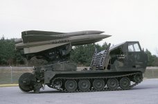 1280px-Right_side_view_of_a_US_Army_M-727_self-propelled_Hawk_surface-to-air_missile_system_-...jpeg